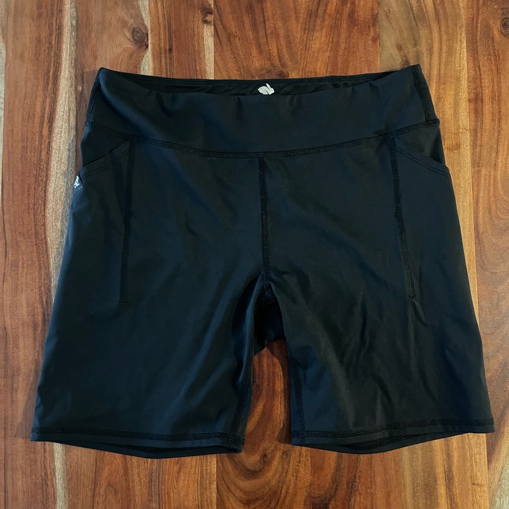 Rabbit running shorts in black - size large